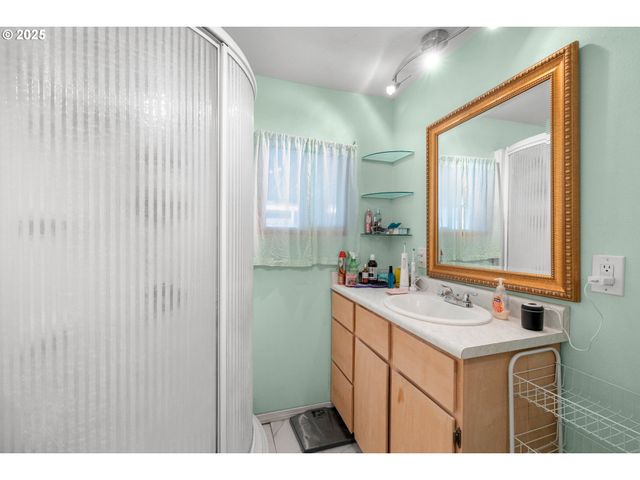 10701 Se HIGHWAY 212 W6, Clackamas, OR 97015