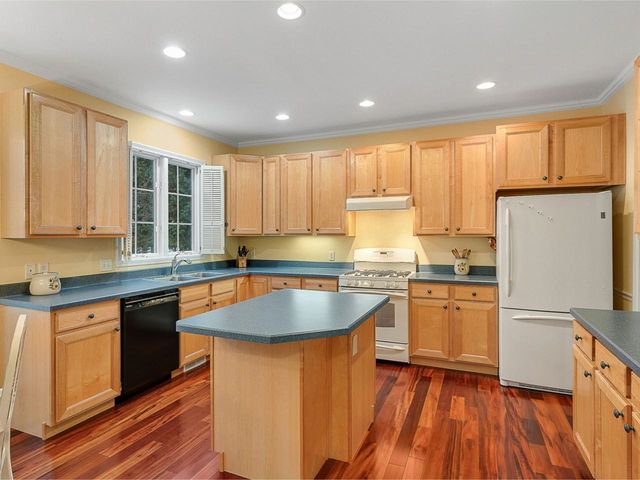 15 Upswept Lane, South Burlington, VT 05403
