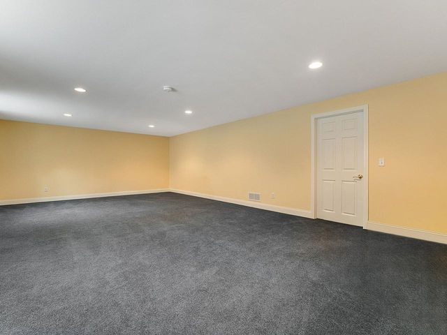 15 Upswept Lane, South Burlington, VT 05403