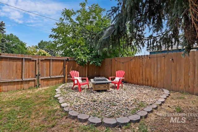 120 S Nectarine St, Nampa, ID 83686