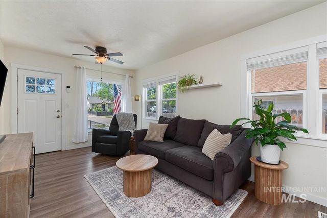 120 S Nectarine St, Nampa, ID 83686