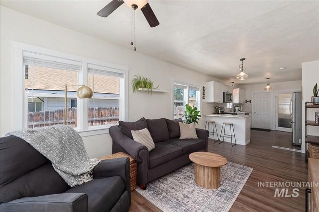 120 S Nectarine St, Nampa, ID 83686