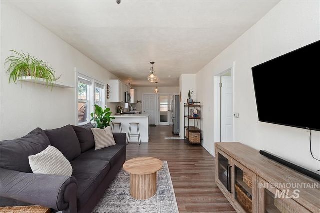 120 S Nectarine St, Nampa, ID 83686