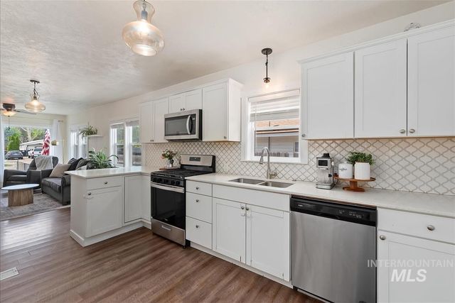 120 S Nectarine St, Nampa, ID 83686
