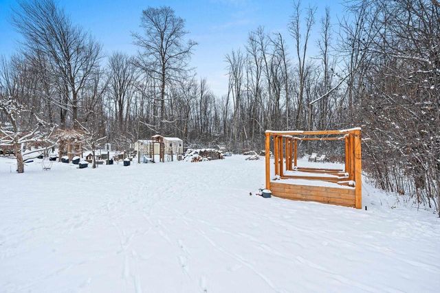 2280 SOUTHERN CROSS ROAD, Green Bay, WI 54303