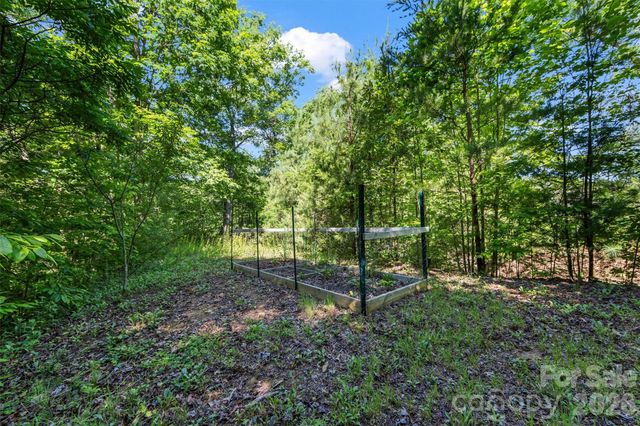 128 Hummingbird Lane, Almond, NC 28702