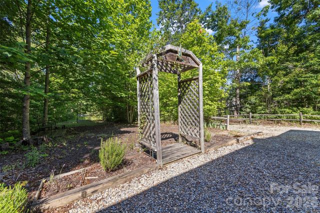 128 Hummingbird Lane, Almond, NC 28702