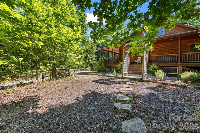 128 Hummingbird Lane, Almond, NC 28702