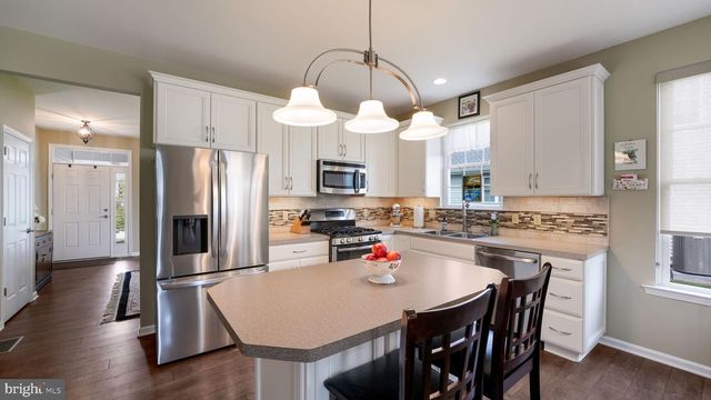 1236 CREEKSIDE LN, Quakertown, PA 18951