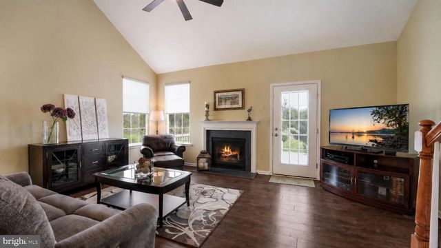 1236 CREEKSIDE LN, Quakertown, PA 18951