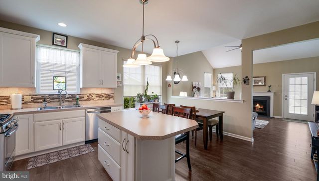 1236 CREEKSIDE LN, Quakertown, PA 18951