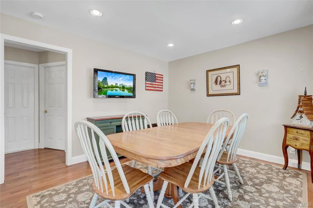 1105 N Broadway, Massapequa, NY 11758
