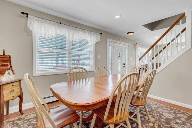 1105 N Broadway, Massapequa, NY 11758
