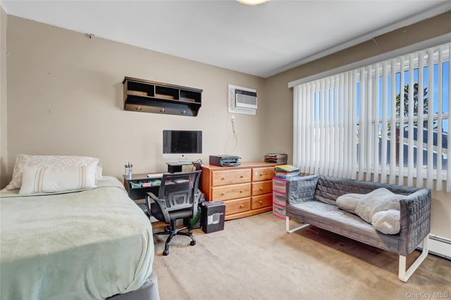 1105 N Broadway, Massapequa, NY 11758
