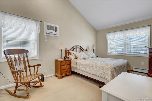 1105 N Broadway, Massapequa, NY 11758