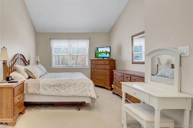 1105 N Broadway, Massapequa, NY 11758