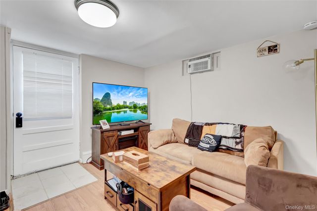 1105 N Broadway, Massapequa, NY 11758