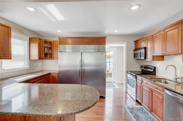 1105 N Broadway, Massapequa, NY 11758