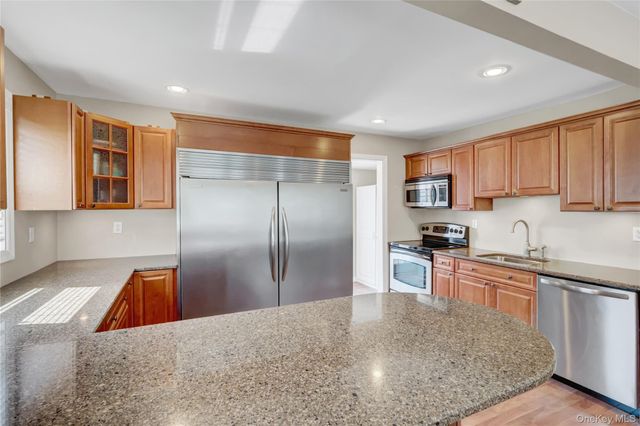 1105 N Broadway, Massapequa, NY 11758