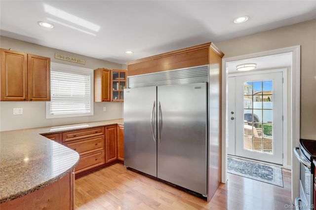 1105 N Broadway, Massapequa, NY 11758