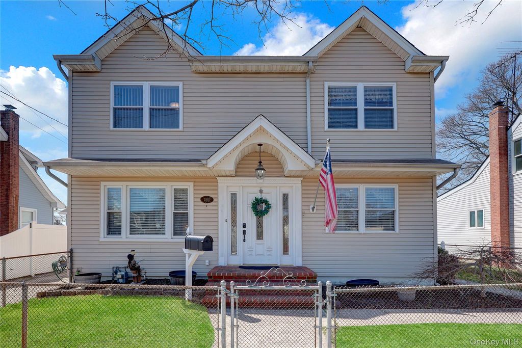 1105 N Broadway, Massapequa, NY 11758