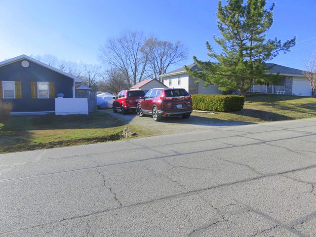 359 E Bedford Street, Marshfield, MO 65706