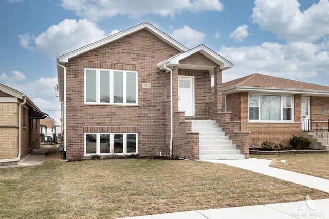 7737 1/2 Nashville Avenue, Burbank, IL 60459