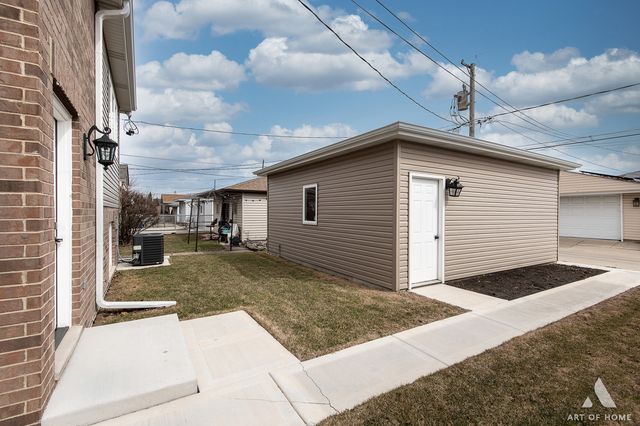 7737 1/2 Nashville Avenue, Burbank, IL 60459
