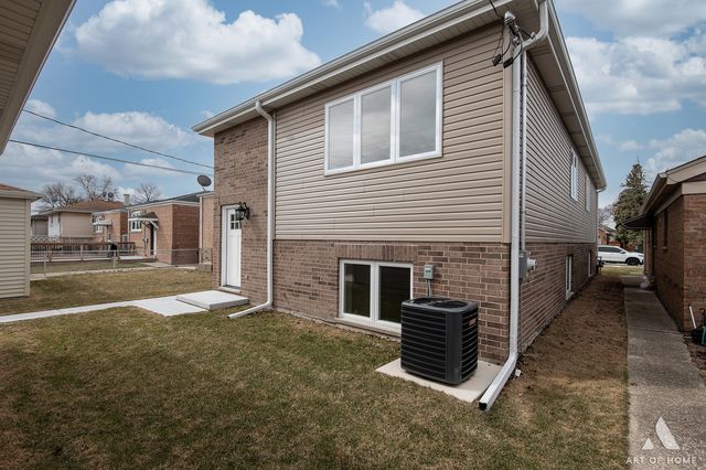 7737 1/2 Nashville Avenue, Burbank, IL 60459