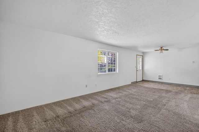 155 SW 2nd Street, Madras, OR 97741