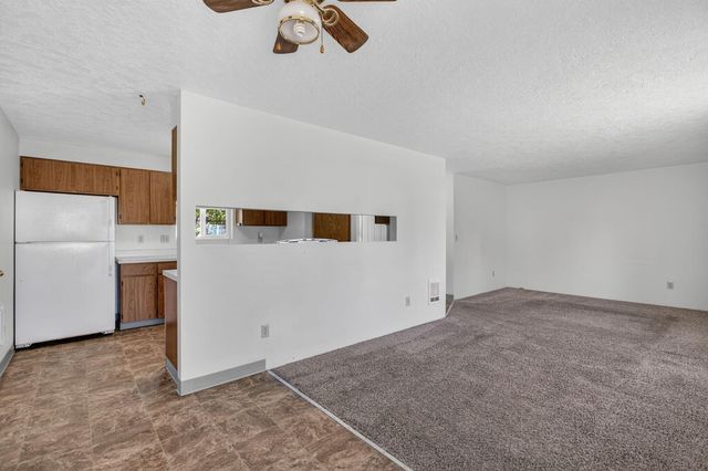 155 SW 2nd Street, Madras, OR 97741