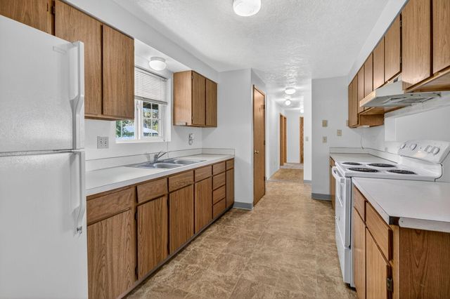 155 SW 2nd Street, Madras, OR 97741