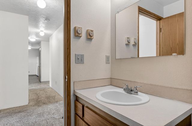155 SW 2nd Street, Madras, OR 97741