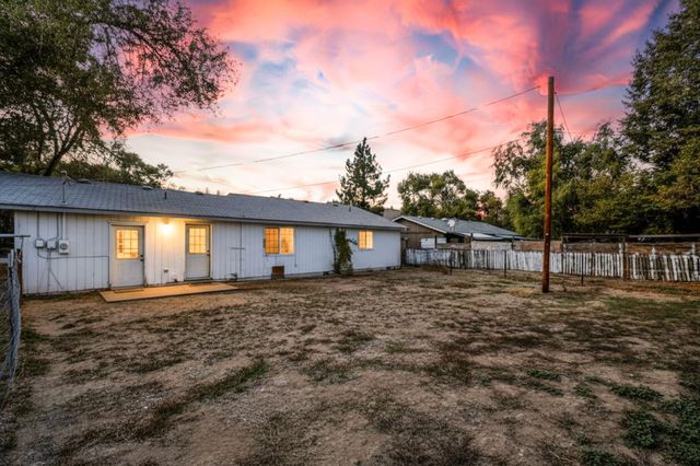 155 SW 2nd Street, Madras, OR 97741
