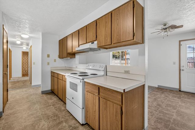 155 SW 2nd Street, Madras, OR 97741