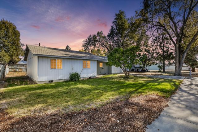 155 SW 2nd Street, Madras, OR 97741