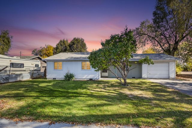 155 SW 2nd Street, Madras, OR 97741