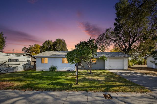 155 SW 2nd Street, Madras, OR 97741