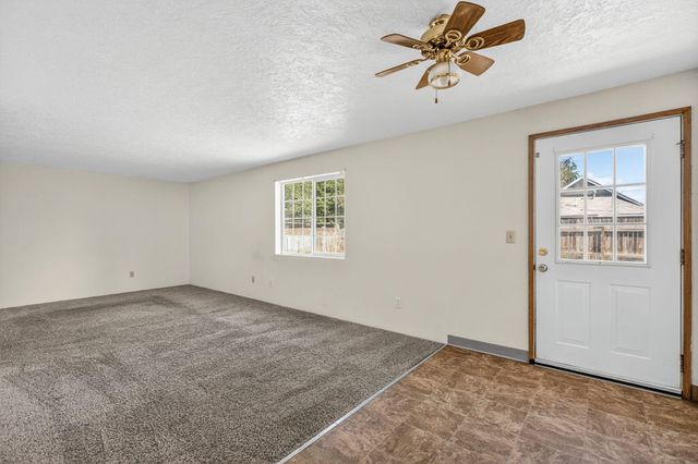 155 SW 2nd Street, Madras, OR 97741