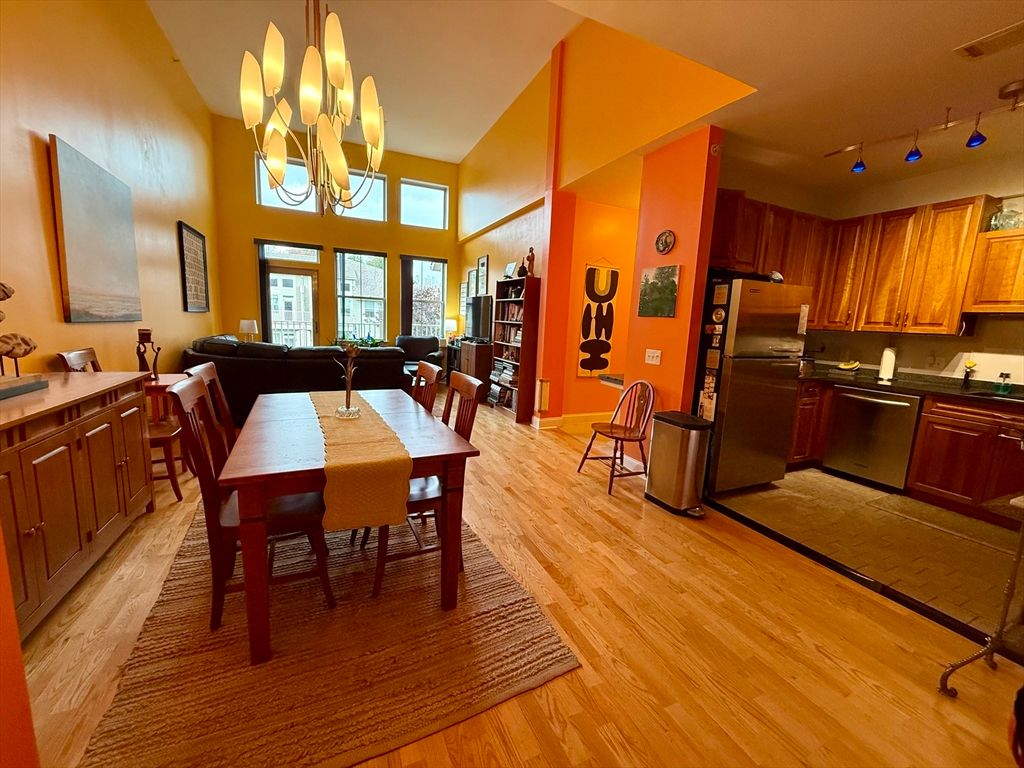 2 Harvest Dr 301, North Andover, MA 01845