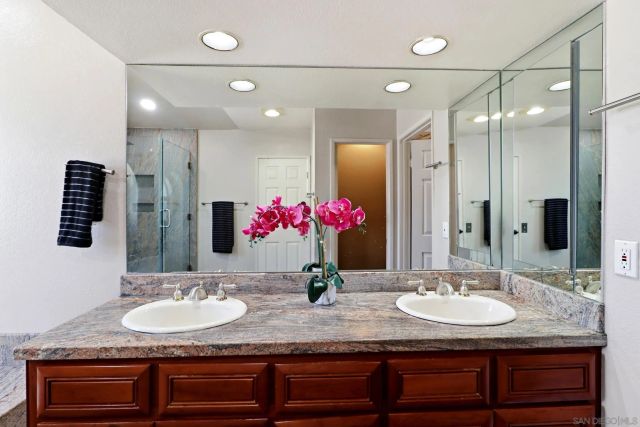 2174 Villa Sonoma Gln, Escondido, CA 92029
