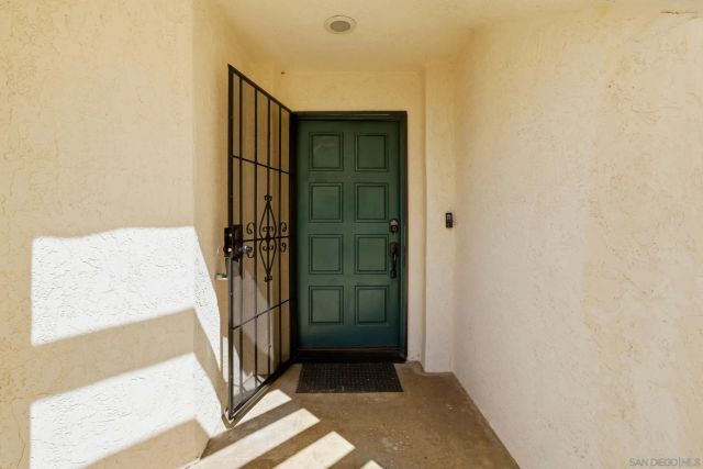 2174 Villa Sonoma Gln, Escondido, CA 92029