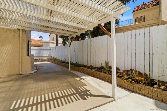 2174 Villa Sonoma Gln, Escondido, CA 92029