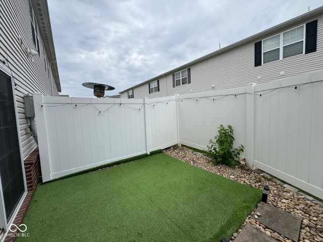 9652 Wild Iris Drive, Noblesville, IN 46060