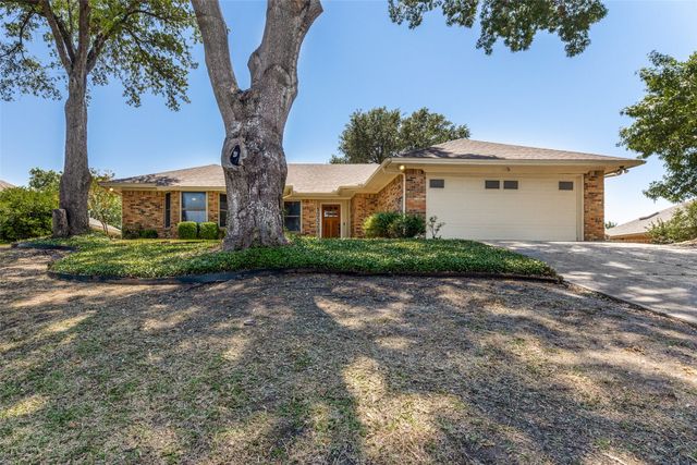 10029 Stoneleigh Drive, Benbrook, TX 76126