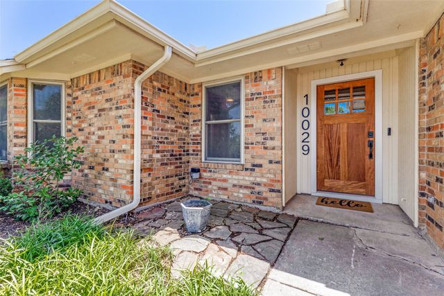 10029 Stoneleigh Drive, Benbrook, TX 76126