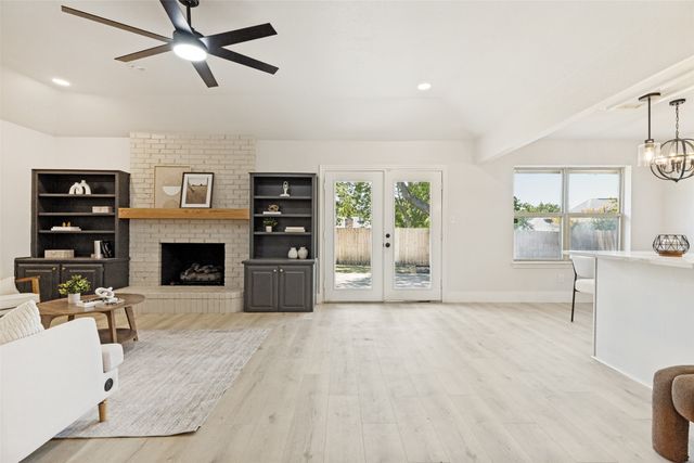 10029 Stoneleigh Drive, Benbrook, TX 76126