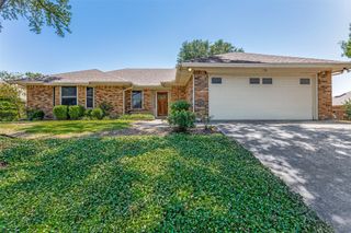 10029 Stoneleigh Drive, Benbrook, TX 76126