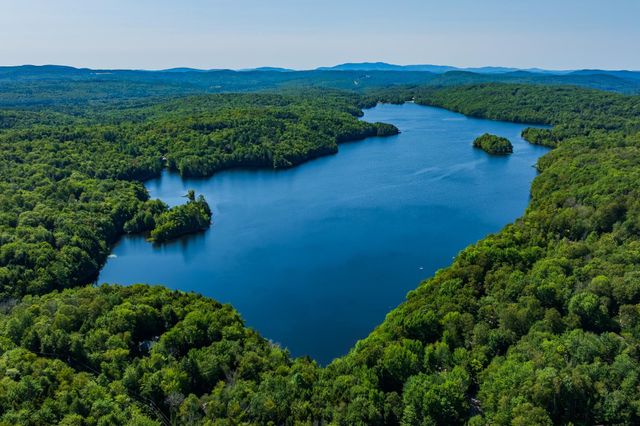 21 Shore Road, Grantham, NH 03753