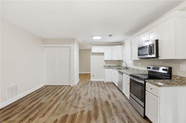 310 Flagstone Drive SW, Atlanta, GA 30331
